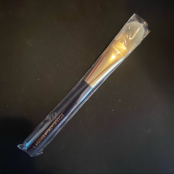 Ester Lauder Foundation Brush 1 - Picture 1 of 3